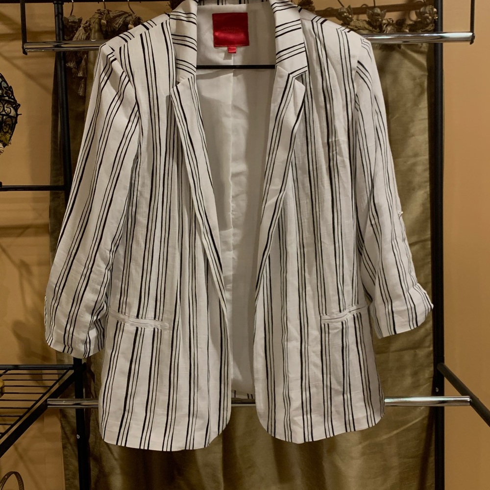 Jennifer Lopez White and Black Raymond Blazer
